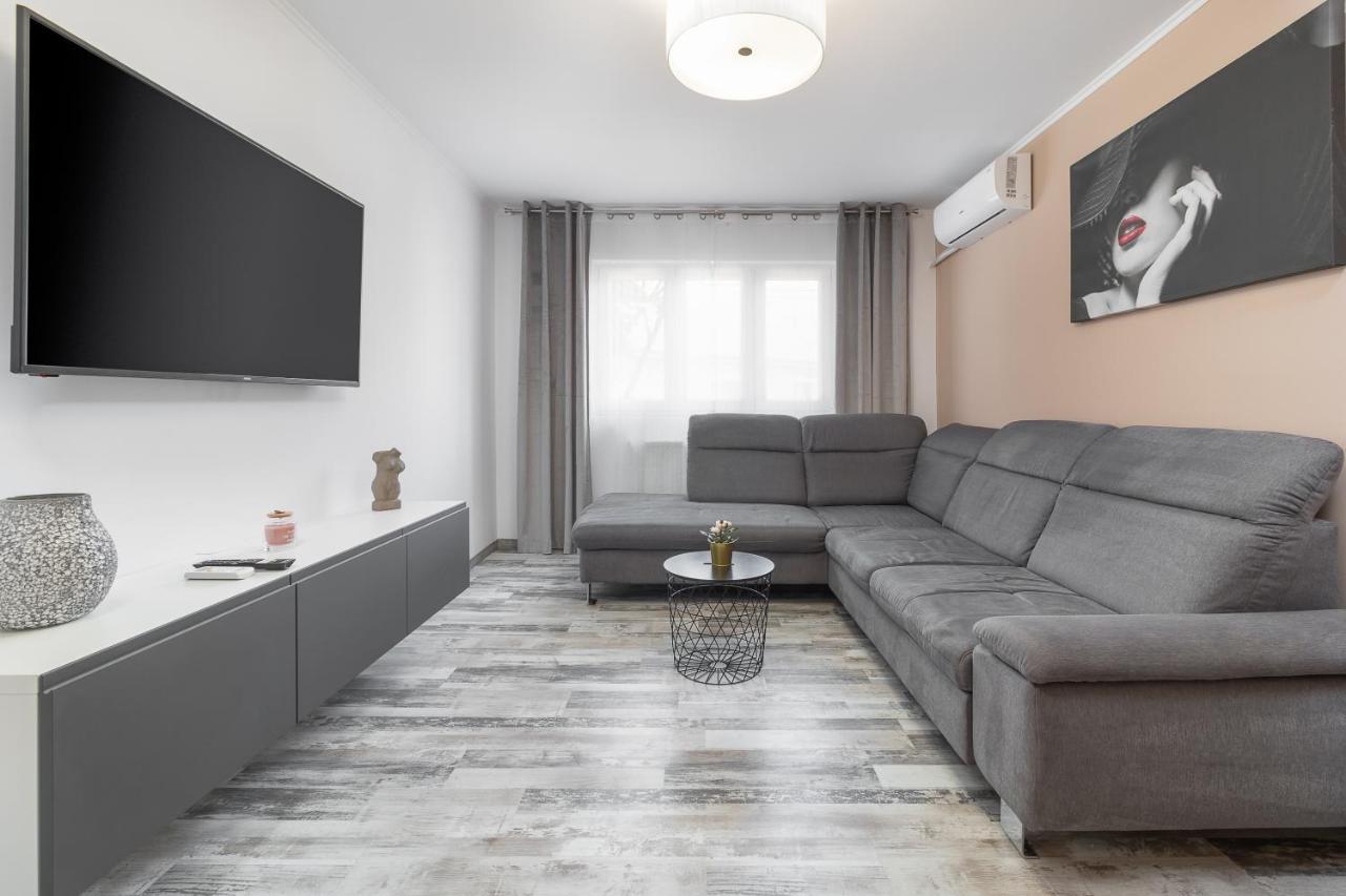 Decebal Flat Apartment Oradea Bagian luar foto