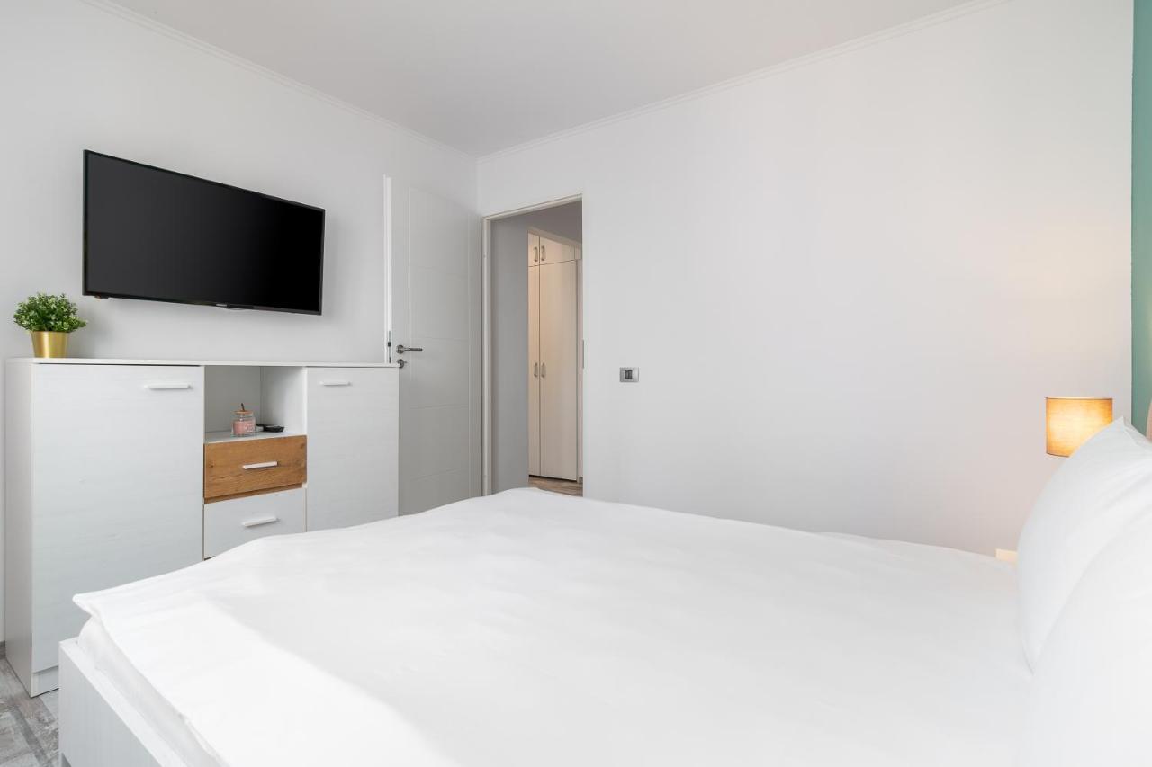 Decebal Flat Apartment Oradea Bagian luar foto